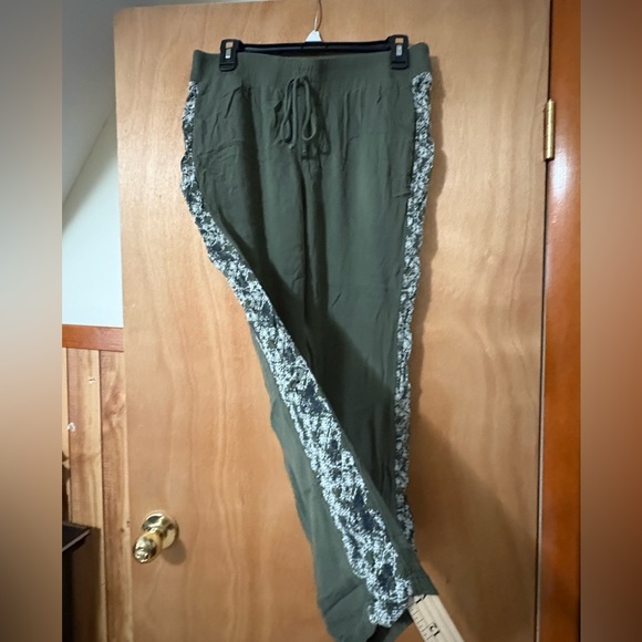 Olive Green Boho Rayon Pull On Pant • Floral Side Panel•  L 12-14 Time and Tru - Picture 5 of 9